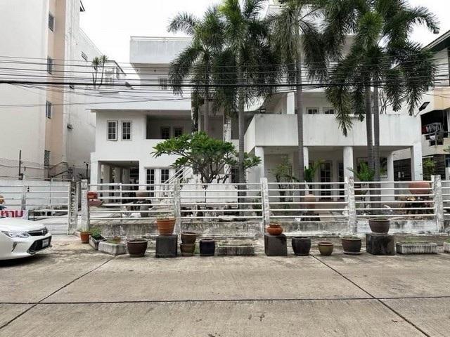 ขายบ้านเดี่ยว 4 ชั้น 120 ตร.วา ในหมู่บ้านทาวน์อินทาวน์ ใกล้เลียบด่วน ใกล้ the scene ทาวน์อินทาวน์ 1