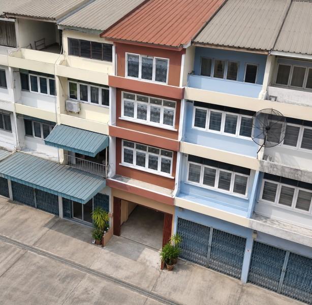 จอมทอง2-12 ใกล้ BTSวุฒากาศ1.6กม. CJ MOREจอมทอง13 600ม. อาคารพาณิชย์ 4 ชั้น 2 นอน 2 น้ำ 18 ตร.ว.288 ตร.ม. บางขุนเทียน 900 1