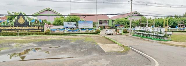 กาฬสินธุ์ อ.กมลาไสย 700 ม. รร.กมลาไสย 700 ม. ทำเลทอง ให้เช่าอาคารพาณิชย์ 3 ชั้น ให้เช่าชั้น 1 พร้อมป้ายโฆษณา 20 ตร.วา. 8 7