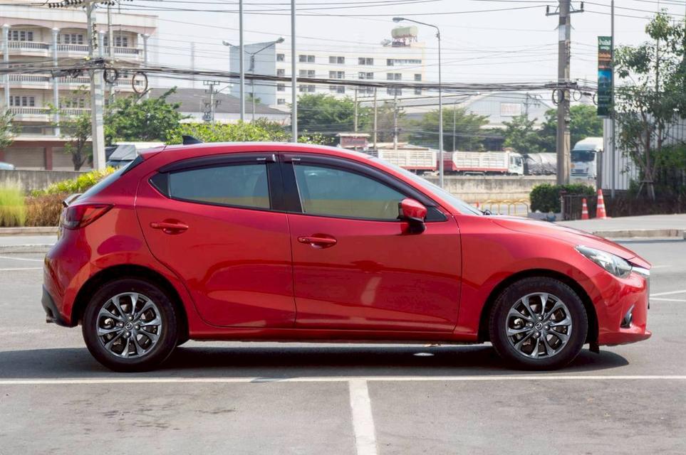 Mazda2 1.3 High Connect 5 ประตู สีแดง ปี 2017