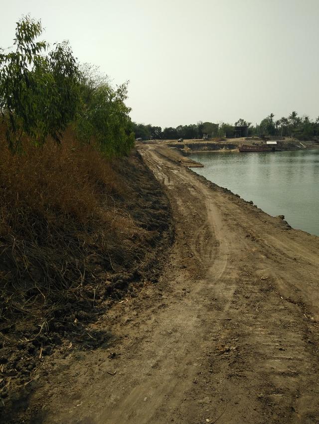 ที่ดินว่างเปล่า ติดน้ำ เป็นที่จัดสรร 1