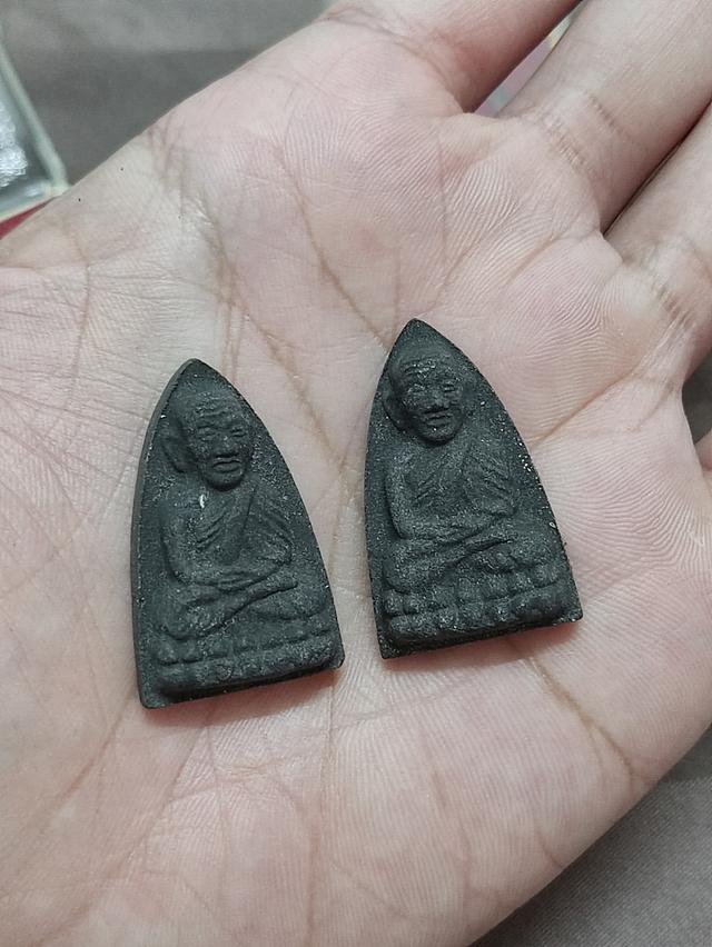 หลวงปู่ทวด เตารีด มี2องค์