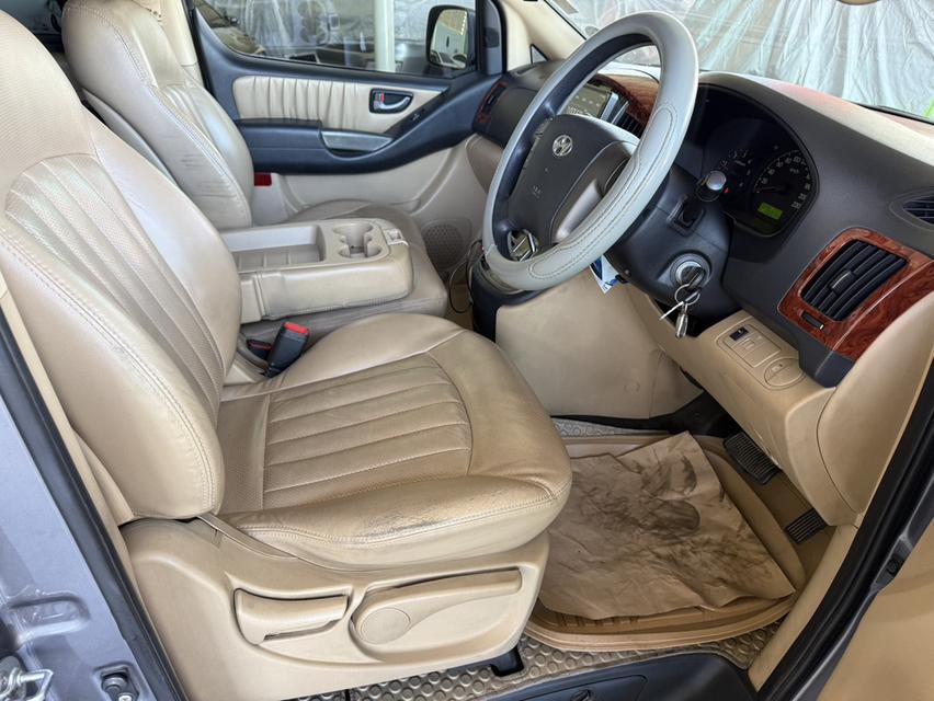 🚐 2011 HYUNDAI H1, DELUXE  รุ่น TOP สุด สีเทา ออโต้ รูปที่ 12