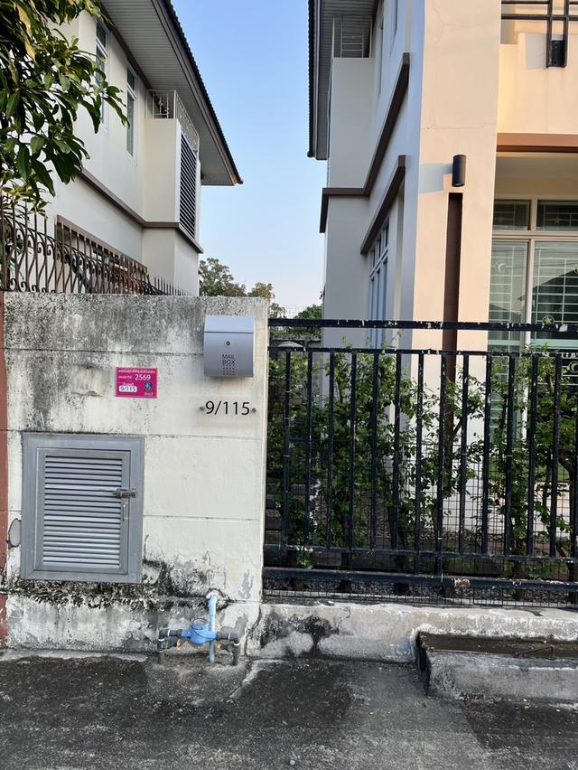 ขายบ้านแฝด หมู่บ้านชิชากร 2 ติดถนนกาญจนาภิเษก 1