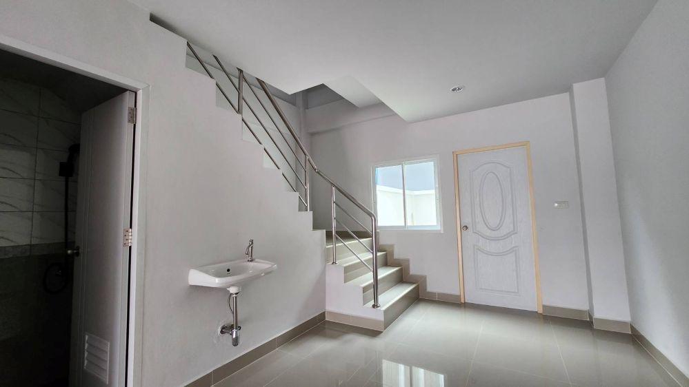 ขายหรือให้เช่าอาคารพาณิชย์ 3.5 ชั้น พร้อมดาดฟ้า โครงการ UTECTIC 2 กม. 24 ถึง 25 ห่างจากเซ็นทรัลมหาชัยเพียง 200 เมตร ติดถนนพระราม 2 6