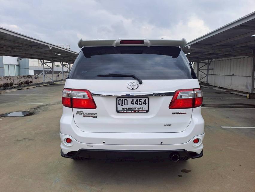 Toyota Fortuner 3.0 V รุ่น TRD Sportivo 4WD รุ่นท็อป ปี2011 สีขาว