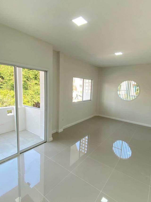 ขายทาวน์เฮ้าส์ สูง 2 ชั้น หลังมุม เนื้อที่ 24 ตารางวา หมู่บ้านร่วมสุข 2 ซ.5 ถนนรามคำแหง 96 แขวงสะพานสูง เขตสะพานสูง กรุงเทพมหานคร 11