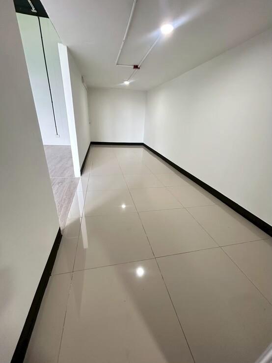 Office for Rent มีหลายแบบหลายขนาด 100-300 ตร.ม. เริ่มต้น 250 บาท/ตร.ม. เดินถึง Lotus ตรงข้ามเซ็นทรัล 3 5