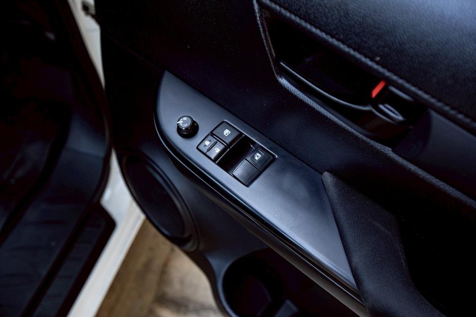 Toyota Revo 2.8 ENTRY STANDARD CAB ปี 2021 สี ขาว รูปที่ 17