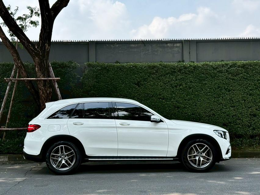 Benz GLC250 d AMG Dynamic ดีเซล สีขาว ปี 2019 รถบ้านมือเดียวป้ายแดง ไม่เคยทำสี สีเดิม เข้าศูนย์ทุกระยะ