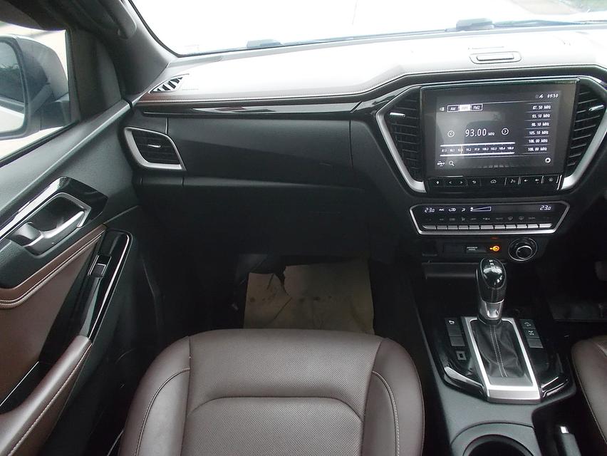 Isuzu Dmax Cab4 Vcross 3.0 M 4WD ปี 2021 14