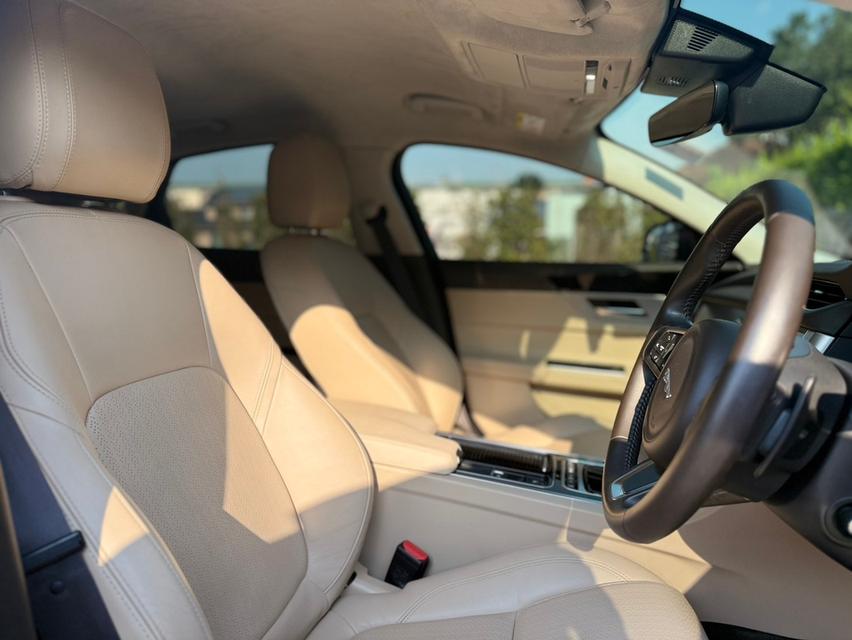 Jaguar​ xf​ 2.0 l 2019  15