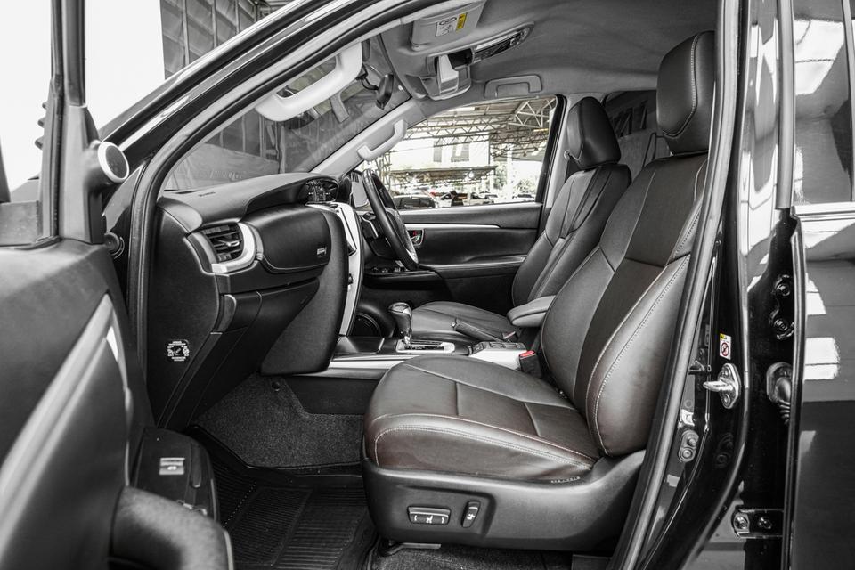 2018 TOYOTA FORTUNER 2.4 V 2WD SUV สีดำ ไมล์ 115083 กม. 16