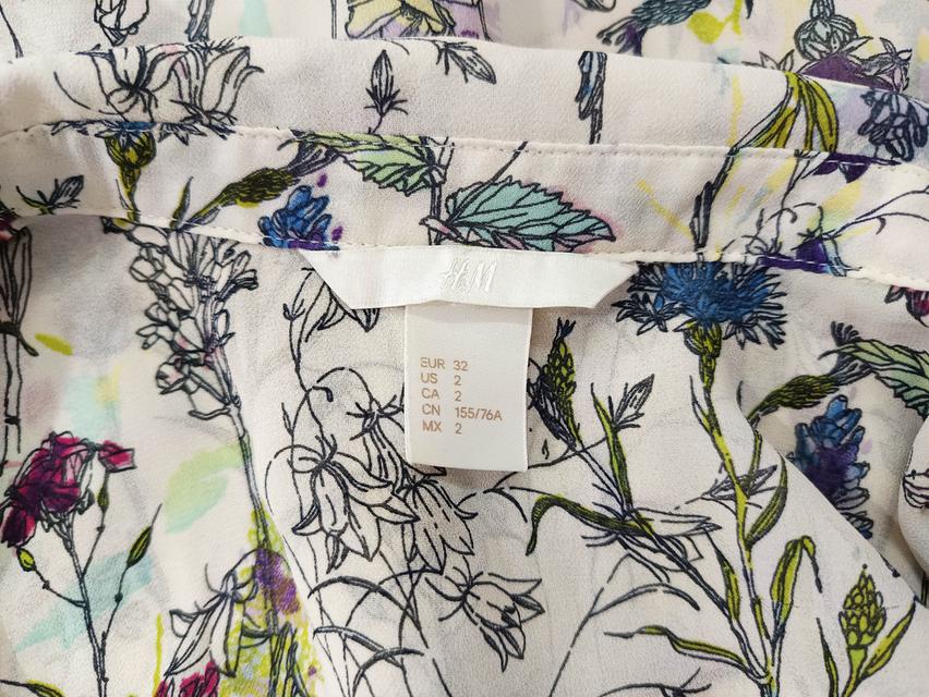 USED H&M - Sheer Cream Floral Collar Top | เสื้อแขนกุดสีครีม สีแดง เสื้อซีทรู ลายดอก คอปก ทรงใหญ่ วินเทจ แท้ มือสอง