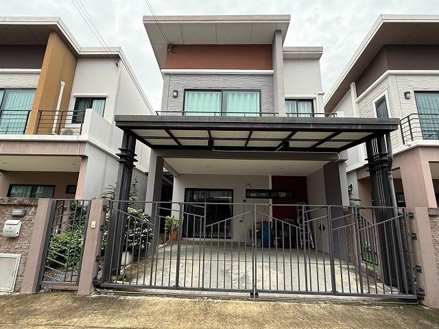 BTSศรีนครินทร์ 2.2 กม.จัดเต็มเฟอร์ฯทั้งหลัง สุขุมวิท แพรกษา กาญจนา ให้เช่าทาวน์เฮ้าส์ 2 ชั้น 28ตร.วา. 224ตร.ม. 3 นอน 2 น 8