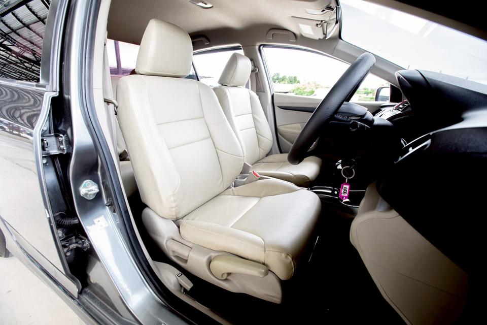 Honda City 1.5 V CNG รุ่นท๊อปสุด ปี 2013 สีเทา เกียร์ออโต้ มือเดียวป้ายแดง 10