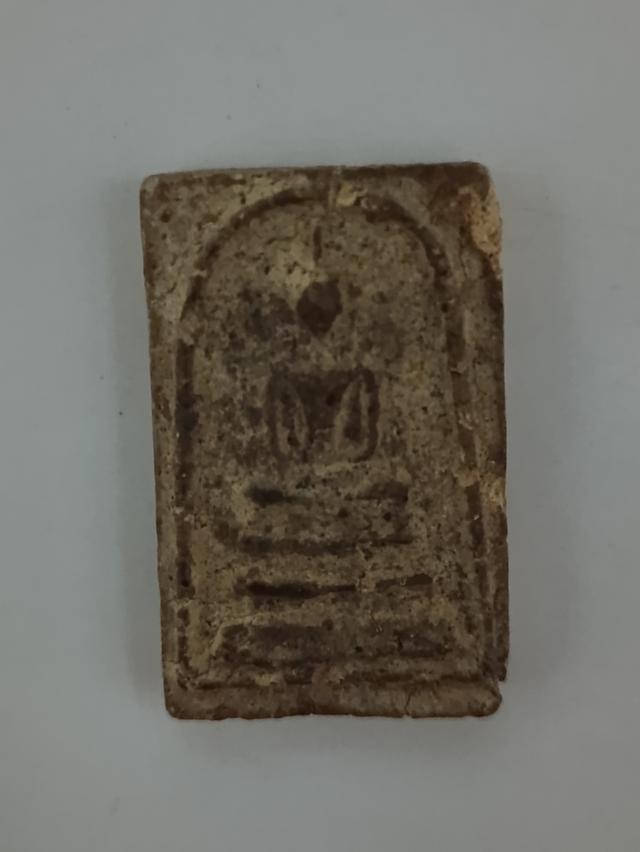 พระสมเด็จ ชานหมาก พระสมเด็จ ซึ่งเป็นพระเครื่องไทยที่ได้รับความเคารพนับถืออย่างสูง พระสมเด็จถือเป็น "ราชาแห่งพระเครื่อง" ของไทย สร้างขึ้นครั้งแรกโดยส