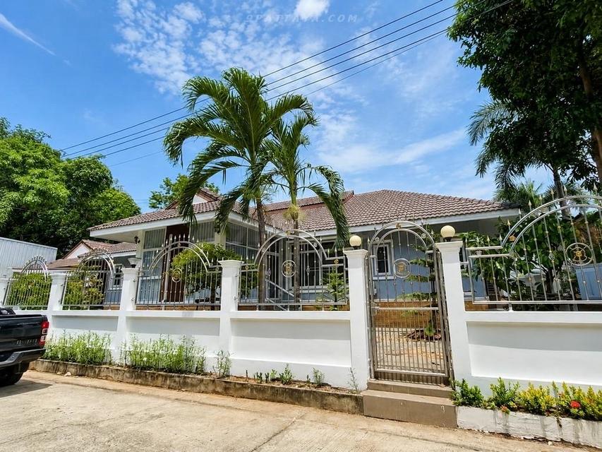Large private pool villa located inside a residential project near Chak Ngaew Chinese Market, next to Phoenix Golf Course. spacious area รูปย่อยที่ 2