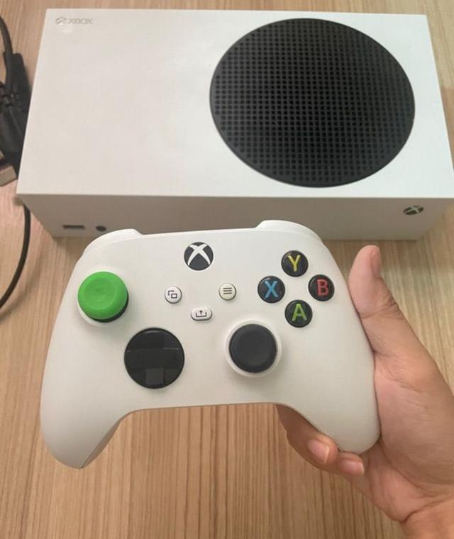 เครื่องเล่นเกม Xbox Series S สีขาว 4