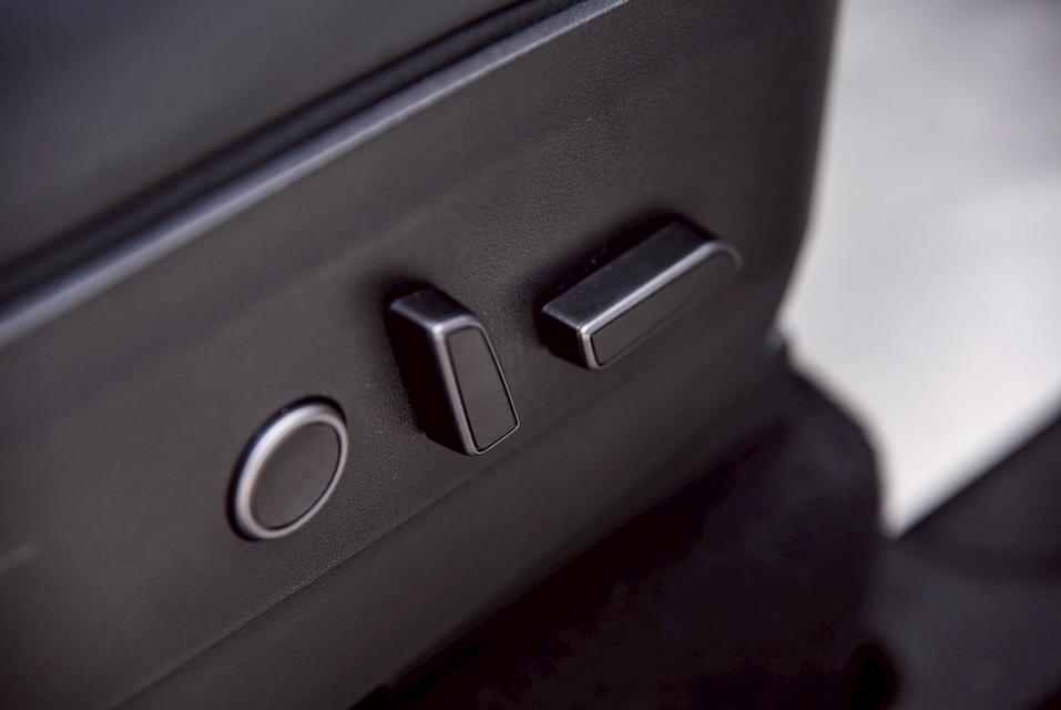 รหัสรถ CBL3994 TESLA Model Y Long Range AWD (Dual Moter) AT 2023 16