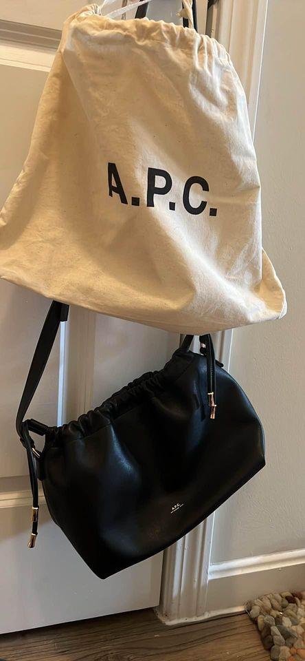 ปล่อยกระเป๋า A.P.C. Crossbody 2