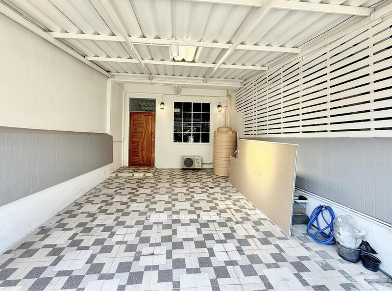 LM25-0168 ขายทาวน์เฮ้าส์ 2 ชั้น อยู่เจริญ 4 ลำลูกกาคลอง 4 บ้านสไตล์มินิมอล พร้อมอยู่ เนื้อที่ 17 ตรว 2นอน 2น้ำ 2