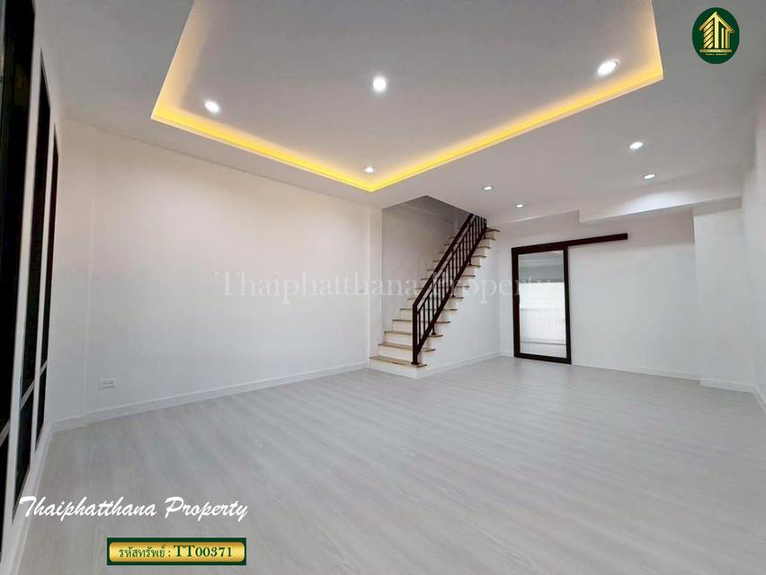 ทาวน์โฮม 3 ชั้น ซอยนาคนิวาส ลาดพร้าว 3