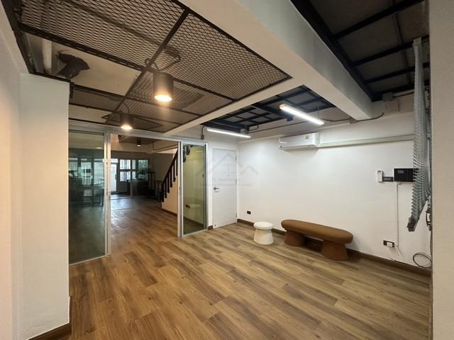 ขาย ทาวน์เฮ้าส์ 2 ชั้น สไตล์ Loft ลาดพร้าว โชคชัย 4 ซอย 55 ถนนเมน รีโนเวทใหม่พร้อม double volume ใกล้ลาดพร้าว วังหิน 44  9