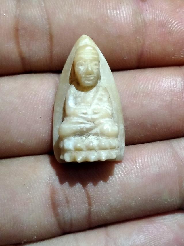 เหรียญหลวงปู่ทวดรุ่นคชสารหมื่นปี