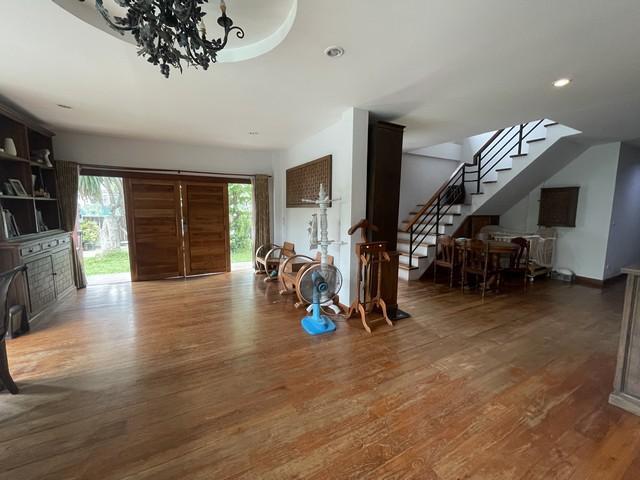 ให้เช่าบ้านเดี่ยว 2 ชั้น 200 ตรว. 7 ห้องนอน พร้อมสระว่ายน้ำ นาคนิวาส 37 ใกล้เซ็นทรัล อีสต์วิลล์ สตรีวิทยา2 ตกแต่งสไตล์ไม 4