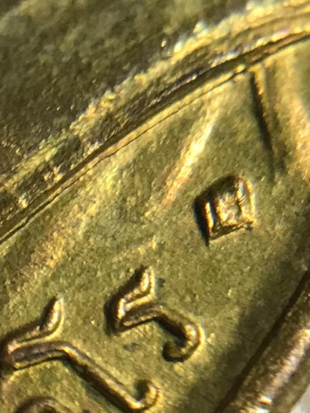 อาจาร์ยฝั้นรุ่นเเรก ชุปทองสุดของรุ่นรองจากเหรียญทองคำ ไม่ผ่านการใช้งานสวยมาก นัดรับได้ รูปที่ 11