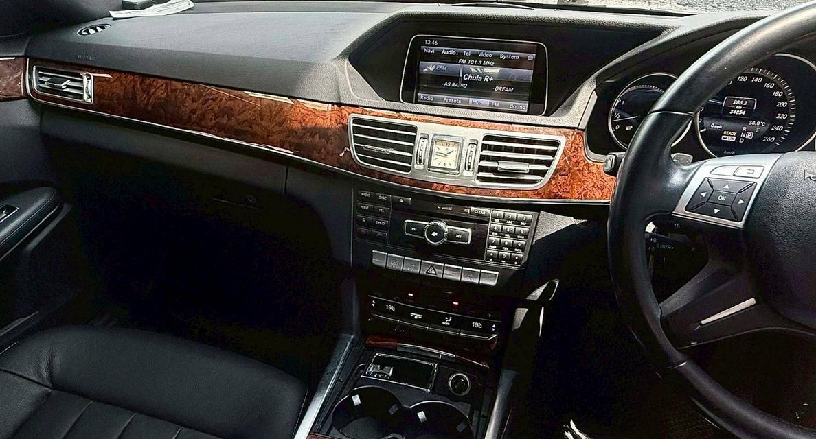 Mercedes Benz E300 Bluetec Hybrid Exclusive ปี 2013ราคา 390,000 รถมือเดียวป้ายแดง ใช้ไป 30,000 km รูปที่ 8