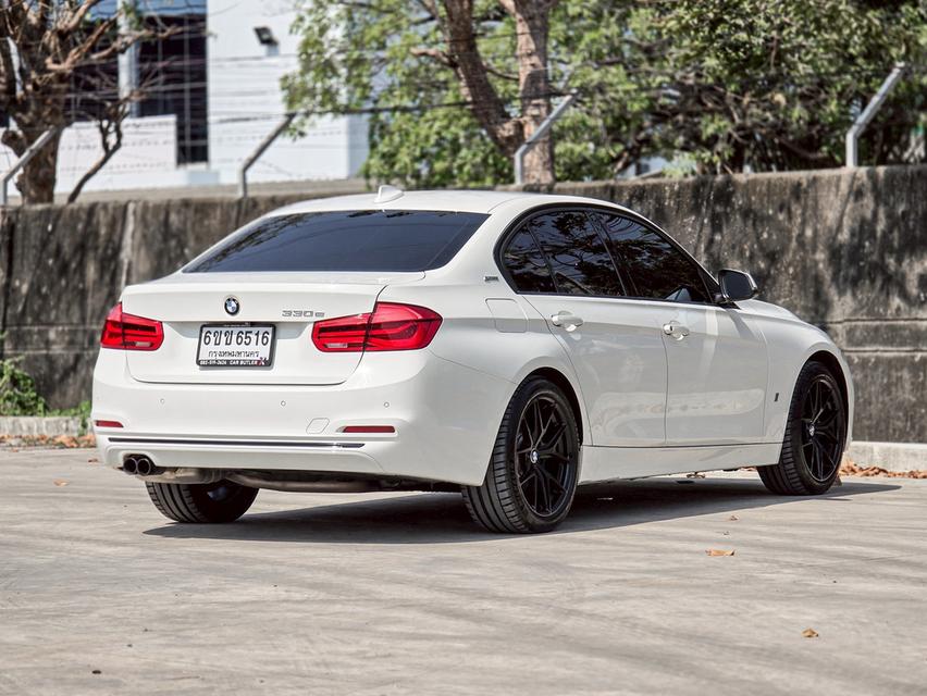 รหัสรถ CBLX6516 ✨ BMW 330e 2.0 Sport F30 Plug-in Hybrid ปี 2018 (จดปี 2019) รูปที่ 3