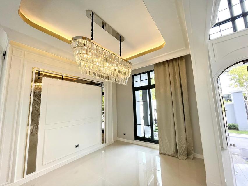 ขายบ้านเดี่ยว 2 ชั้น หมู่บ้าน เดอะพาลาสโซ่ ปิ่นเกล้า (The Palazzo Pinklao) แบบบ้าน Antonio พื้นที่ใช้สอย 403 ตารางเมตร ตั้งอยู่บนที่ดิน 115.6 ตารางวา