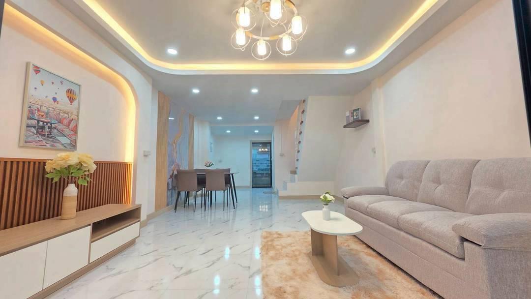หมู่บ้านรัตนาธิเบศร์ ติดMRT 2 สถานีสามแยกบางใหญ่ และสถานีตลาดบางใหญ่ทาวน์เฮาส์ 2 ชั้น ตกแต่งใหม่พร้อมอยู่ 6