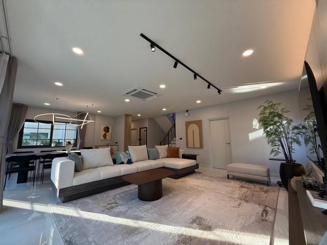 P569 ให้เช่า บ้านเดี่ยว CENTRO Bangna เซนโทร บางนา บ้านเดี่ยวสไตล์ English Modern Cottage ใกล้ MEGA BANGNA จาก AP 3