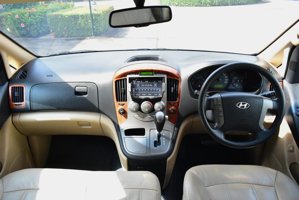 2015 HYUNDAI H1 2.5 auto  11