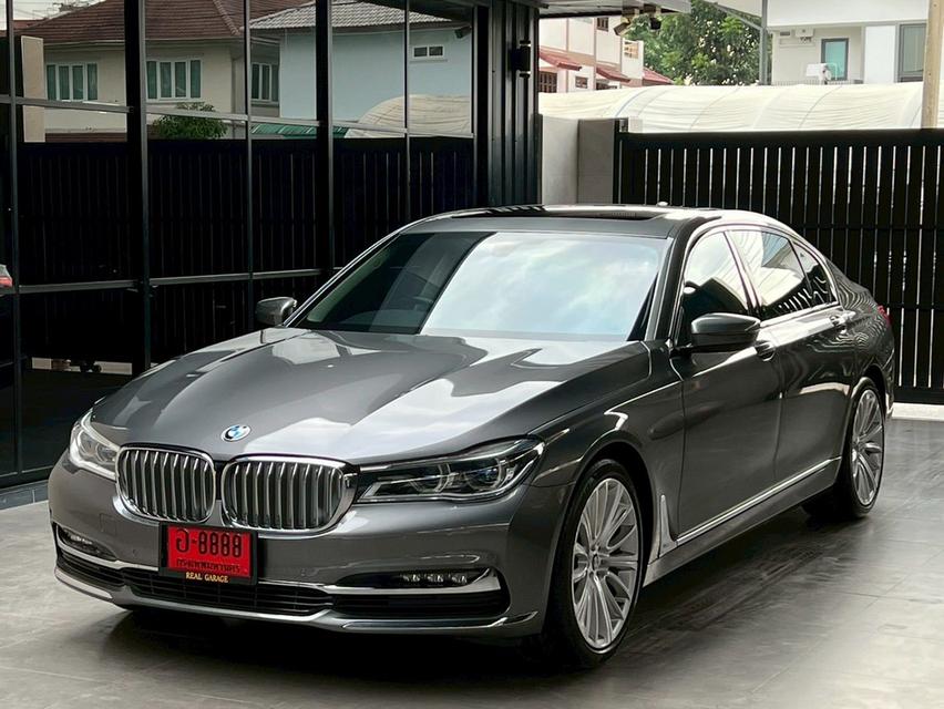 BMW 740Li 3.0 G12 Pure Excellence Sedan