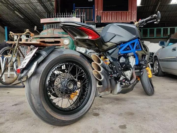 ส่งต่อ  MV Agusta Brutale 2