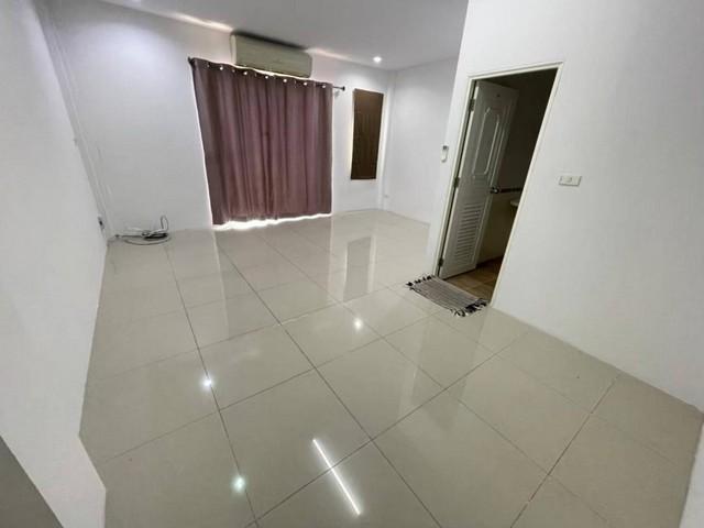 PB5966ให้เช่า ทาวน์โฮม 3ชั้น รีโนเวทใหม่ หมู่บ้านสัมมากร ซอยรามคำแหง110 เขตสะพานสูง ใกล้รถไฟฟ้าสายสีส้ม 14