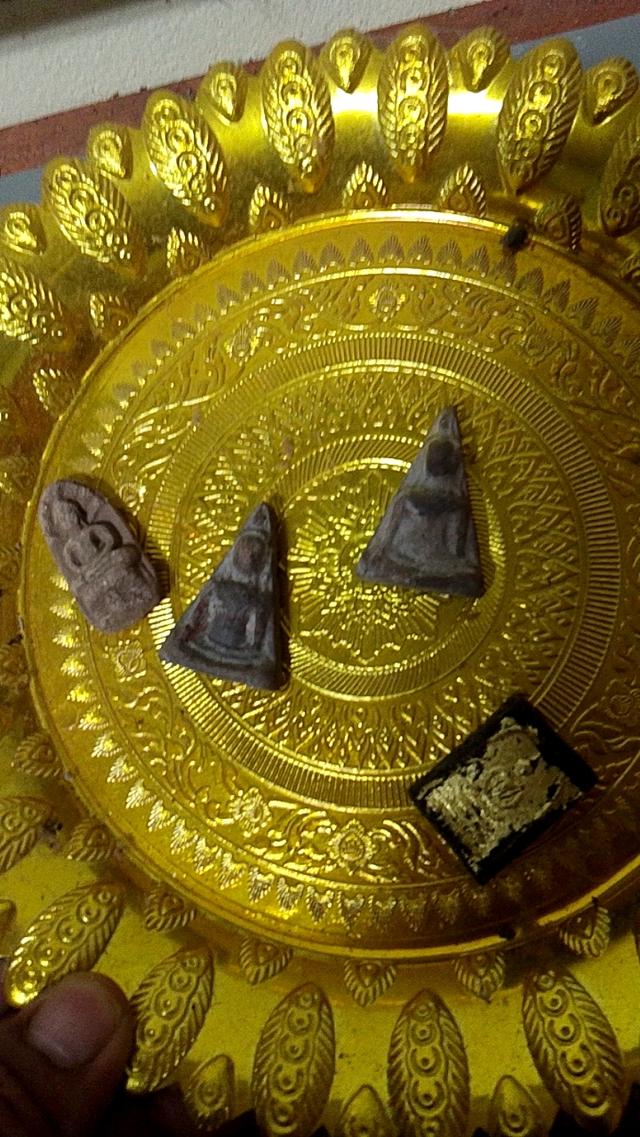 พระนางพญา+นาคปรก+สมเด็จ อาจารย์ได้มาเห็นในวัดตอนจำพรรษา มาเช็คได้ ในอุโบสถเจ้าอาวาสคนเก่าเอามาไว้