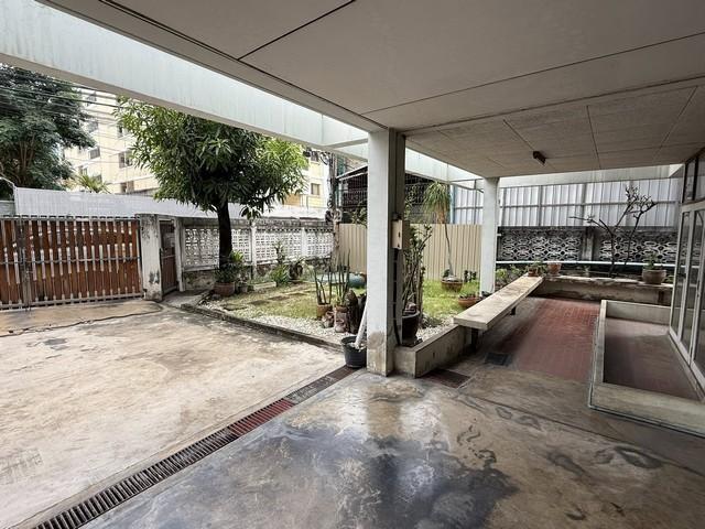 PB5984ให้เช่า บ้านเดี่ยว ย่านรามคำแหง ใกล้แยกลำสาลี บ้านหันหน้าทิศตะวันออก จอดรถในบ้านได้ 3-4 คัน ให้เช่าตามสภาพ 3