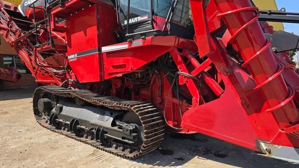 รถตัดอ้อยคุณภาพดี Case IH A8800 ปี 16  2