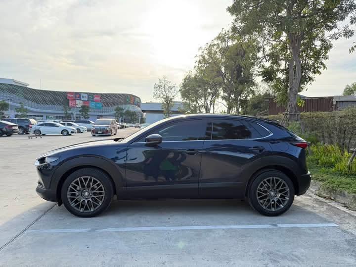 Mazda CX-30 สีดำ 3