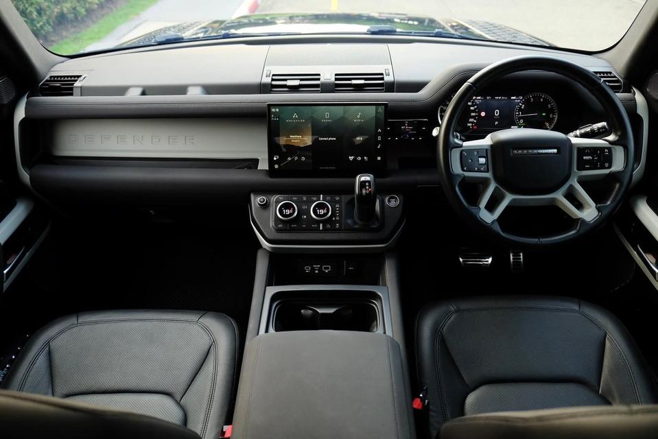 Defender (110) P400e 17