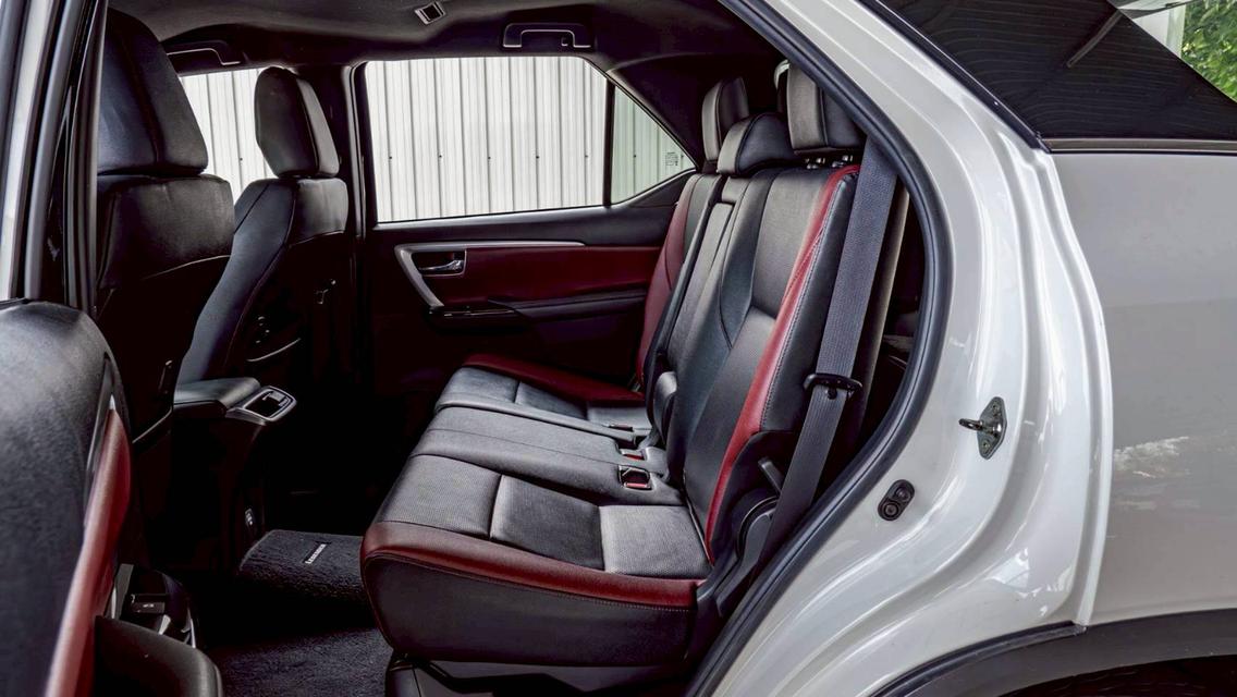 TOYOTA FORTUNER 2.4 LEGENDER BLACK TOP ปี 2020 สีขาว ดำ โฉม ปี15-ปัจจุบัน รูปที่ 10