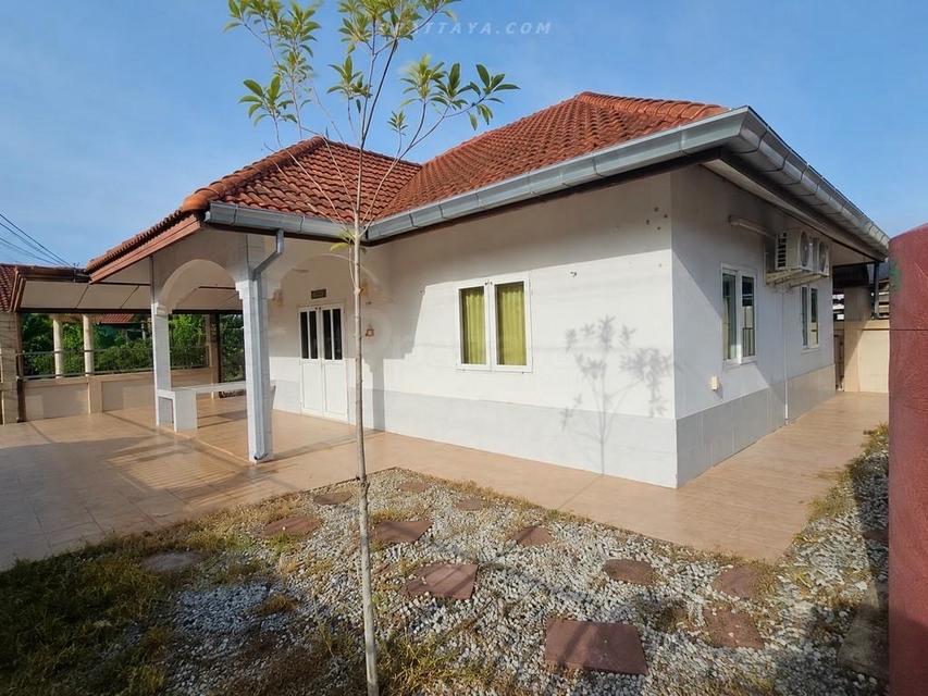 For Rent — Detached House at Thung Klom-Tan Man Soi 11, PattayaDetached house for rent with open space around the house, located at Thung Klom-Tan 1