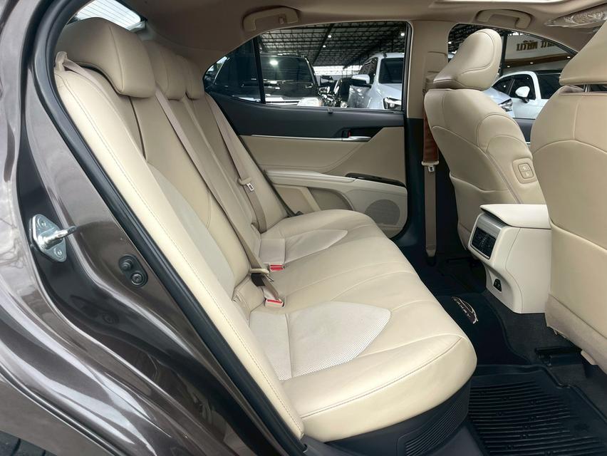 Toyota Camry 2.5Hybrid ปี19 12