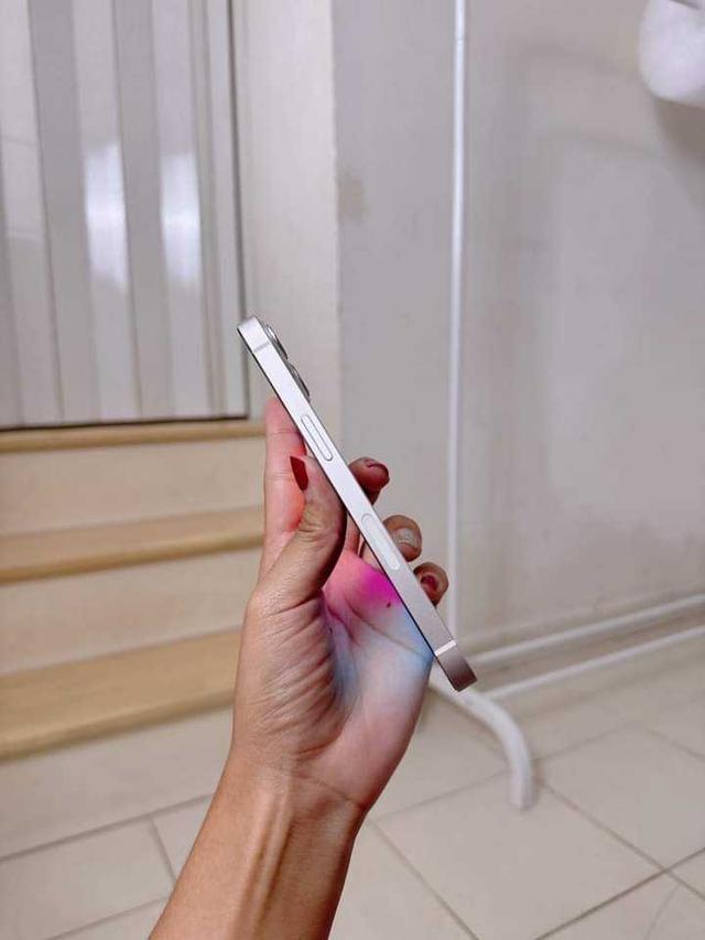 iPhone 13 สีขาว 1