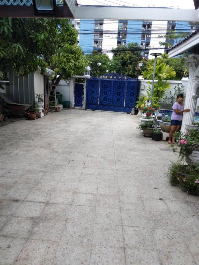 Sale single house with pool bigger area 560 sqm. at Suan Luang Pattanakarn road, Bangkok 14